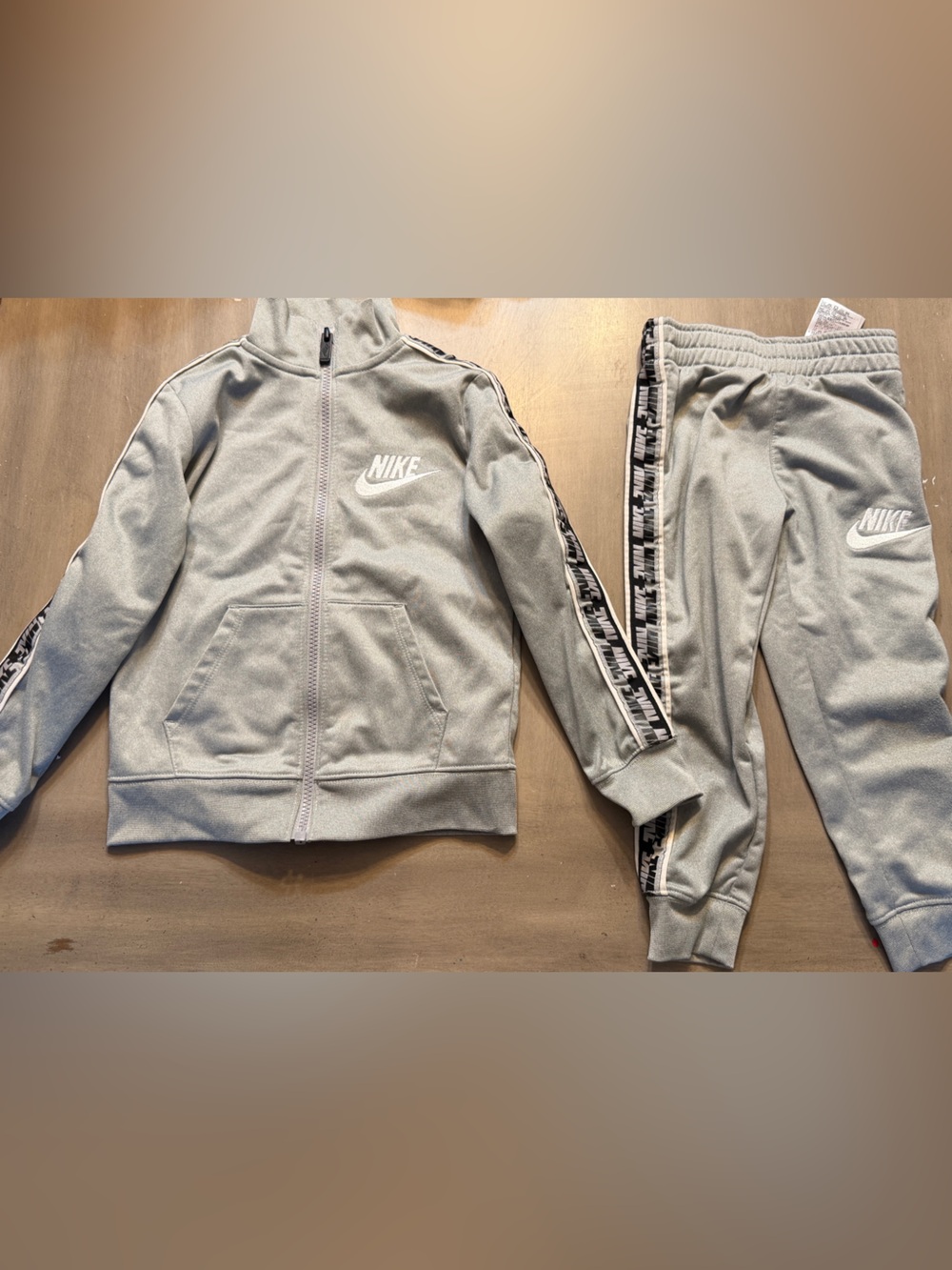 Nike boys logo gray silver matching outfit set 4T XS